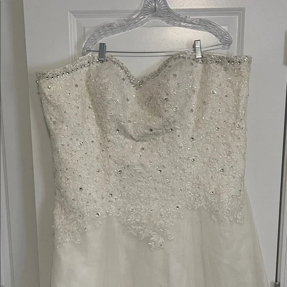 Vivi Elegant Plus Size 20/22 Beaded Wedding Dress - Picture 1 of 5